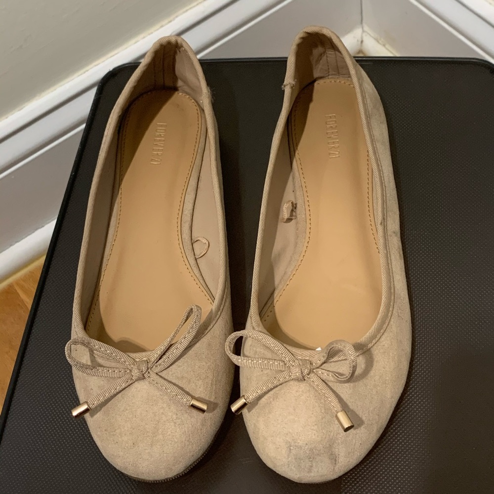 Nude Flats with Bow Design